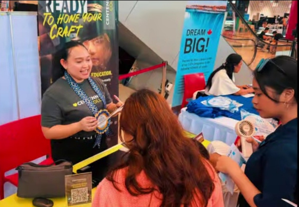 Education fair consultation with students